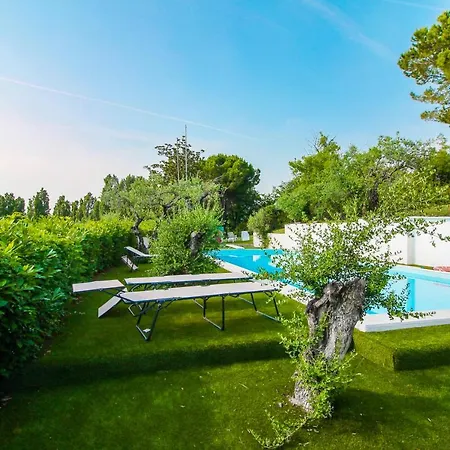 & Country Holidays Апартаменти *
