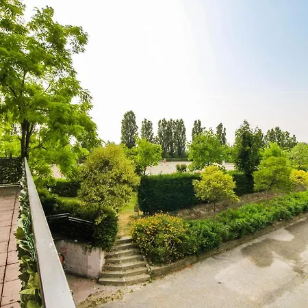 & Country Holidays Апартаменти *