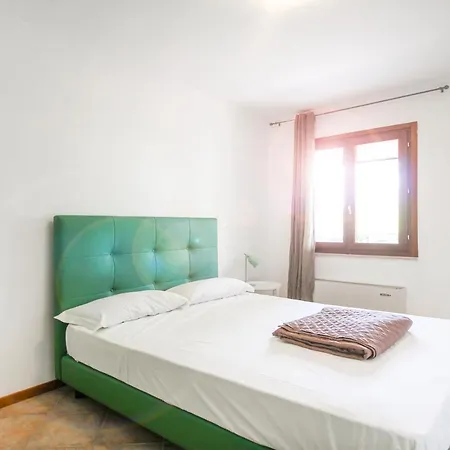 & Country Holidays Апартаменти